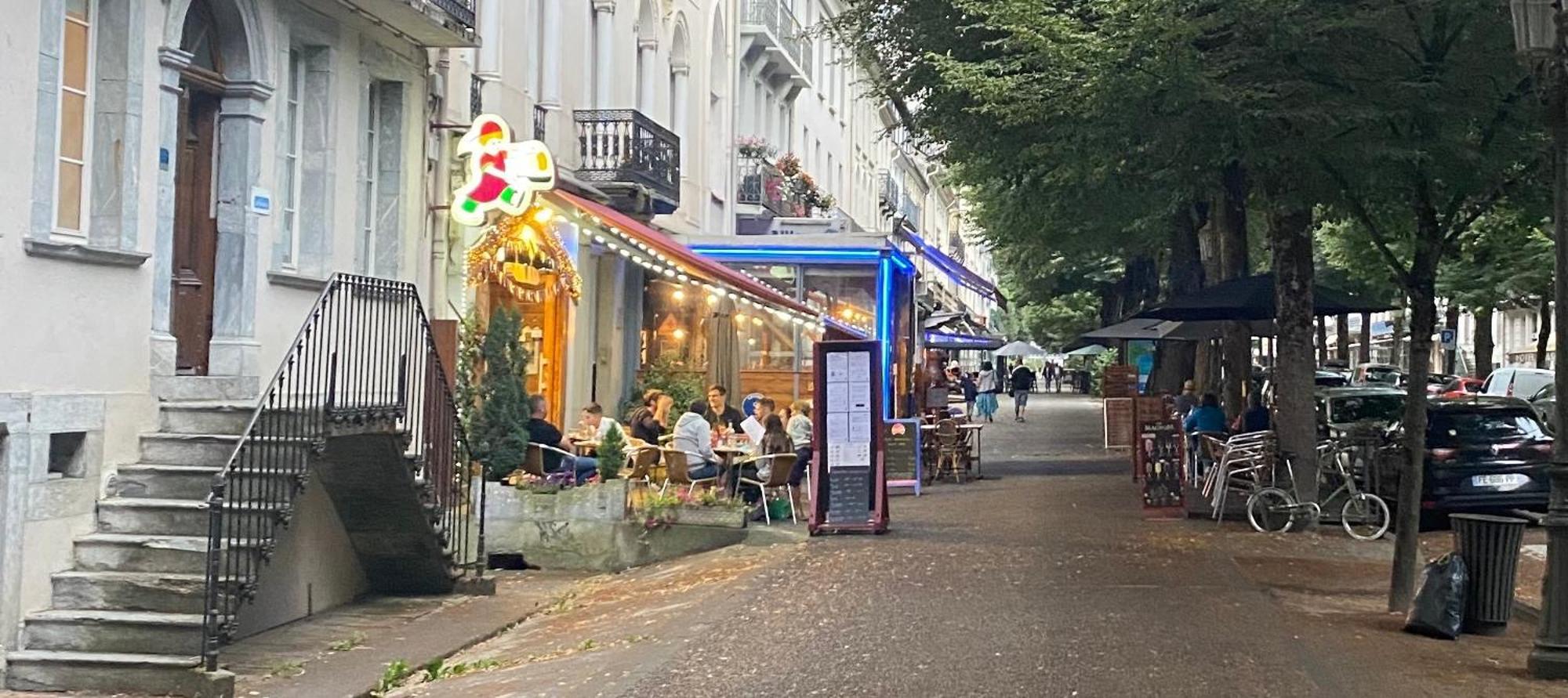 Au 47 Allees D'Etigny - Central & Standing - Avec Parking - Linge De Lit Et De Toilette Inclus Bagnères-de-Luchon المظهر الخارجي الصورة