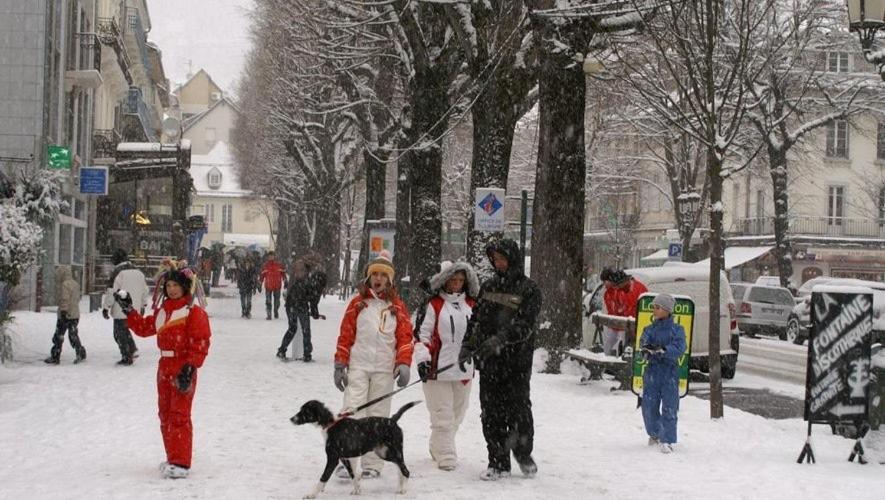 Au 47 Allees D'Etigny - Central & Standing - Avec Parking - Linge De Lit Et De Toilette Inclus Bagnères-de-Luchon المظهر الخارجي الصورة